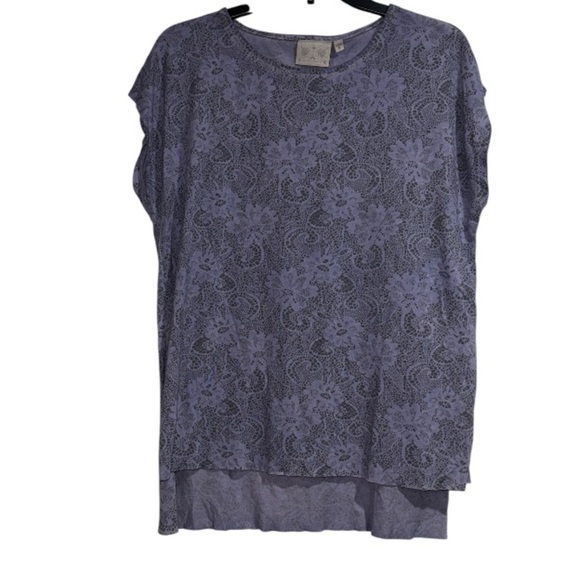 Dantelle Lavender Lace print Blouse medium high low capped sleeve - Picture 1 of 6